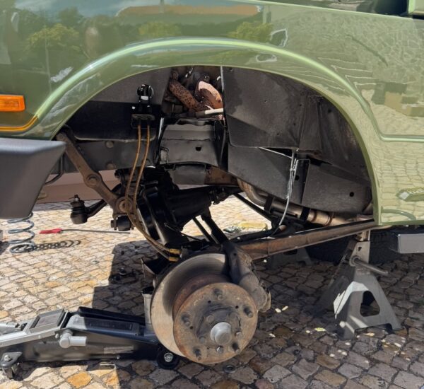 Guincho Racing - Rally Car build - Suspension Removed